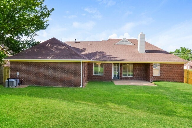 7473 Beauregard Cove in Memphis, TN - Foto de edificio - Building Photo