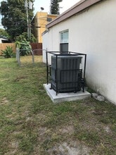 1960 NE 173rd St in North Miami Beach, FL - Building Photo - Building Photo