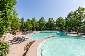 The Woodlands of Charlottesville in Charlottesville, VA - Foto de edificio - Building Photo