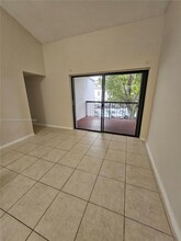 9421 Fontainebleau Blvd in Miami, FL - Building Photo - Building Photo