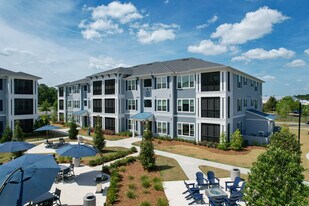 Encore On The Green in Garden City, GA - Building Photo