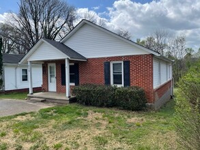 215 Branch St in Morganton, NC - Foto de edificio - Building Photo