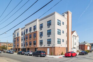 285 Fulton Pl in Paterson, NJ - Building Photo