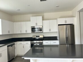 3616 Highclere Way in Clovis, CA - Building Photo - Building Photo