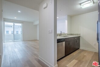 436 S Virgil Ave-Unit -510 in Los Angeles, CA - Building Photo - Building Photo