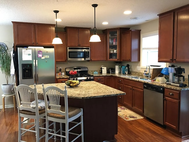 15716 60th Ave N in Plymouth, MN - Foto de edificio - Building Photo