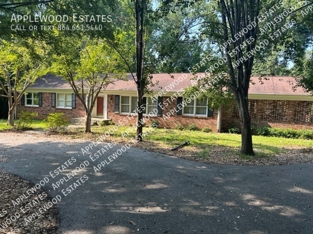 108 Pine Acres Rd in Spartanburg, SC - Building Photo