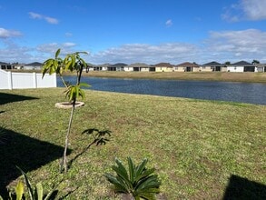 3558 74th Ave Cir E in Sarasota, FL - Foto de edificio - Building Photo