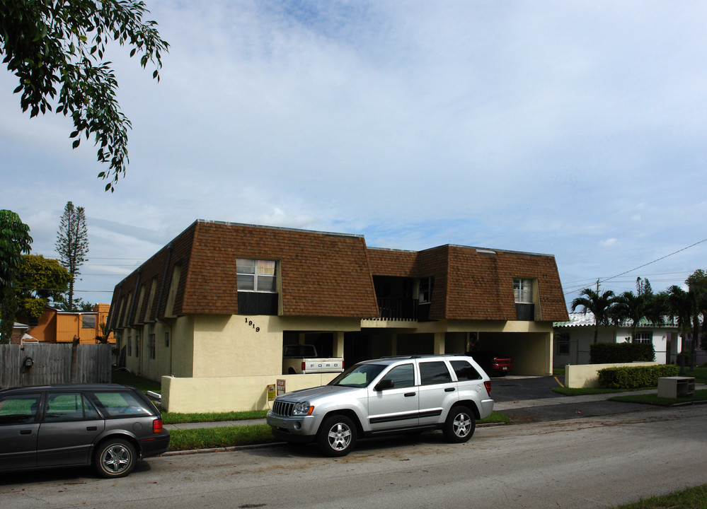 1919 Plunkett Ct in Hollywood, FL - Building Photo