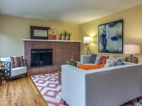 2741 SE 32nd Ave, Unit 1 in Portland, OR - Foto de edificio - Building Photo