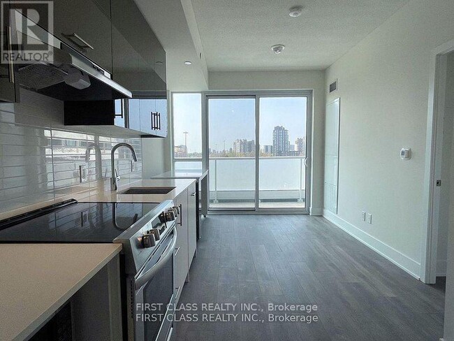 188 Fairview Mall Dr in Toronto, ON - Building Photo - Building Photo