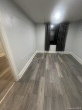 211-07 Jamaica Ave in Queens, NY - Building Photo - Building Photo