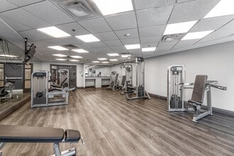 The Bay Club in Toronto, ON - Foto de edificio - Interior Photo