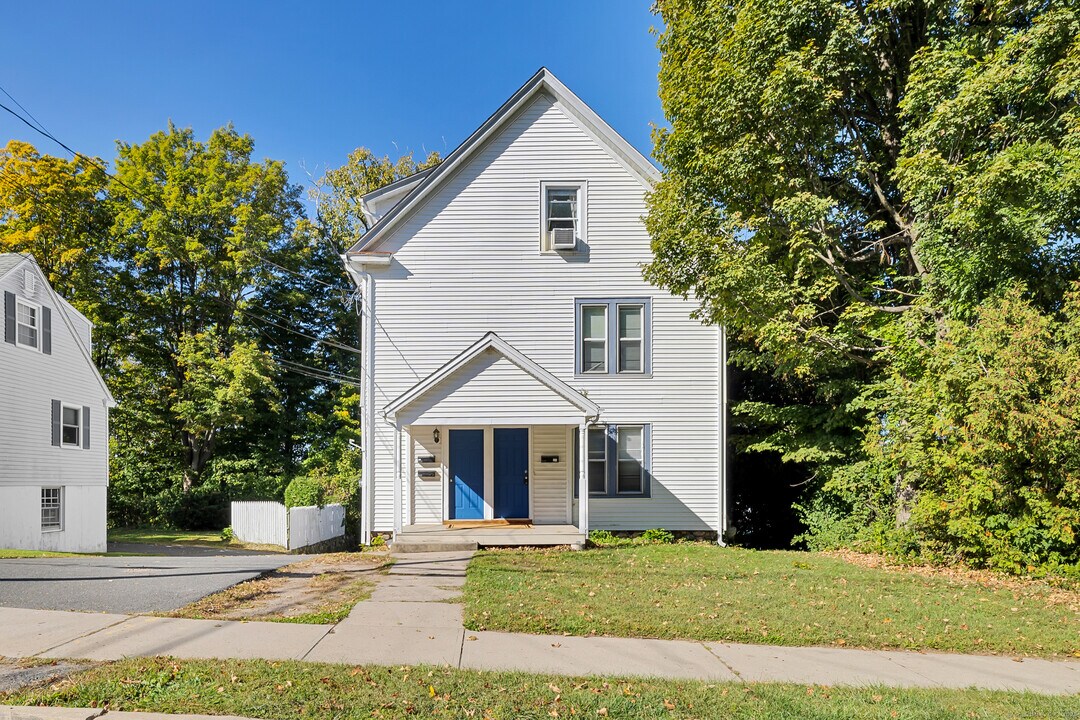 243 Oakland St in Bristol, CT - Building Photo
