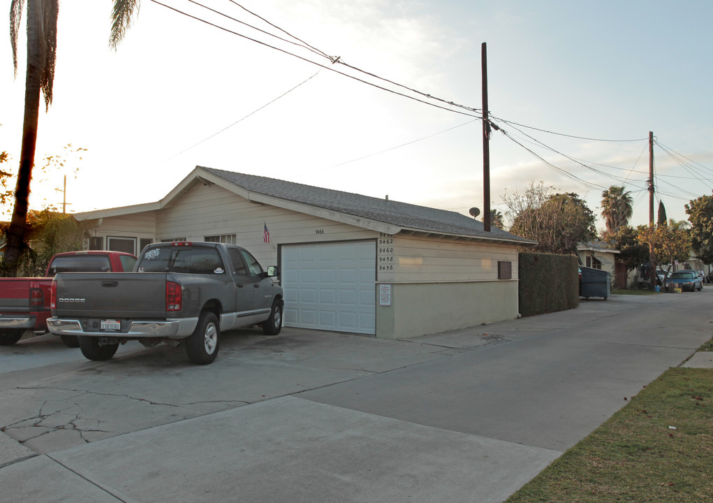 9456-9466 Park St in Bellflower, CA - Building Photo