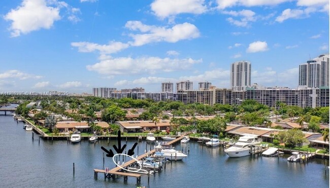 2751 Parkview Dr S in Hallandale Beach, FL - Building Photo - Building Photo