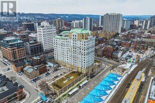 135 James St S in Hamilton, ON - Building Photo