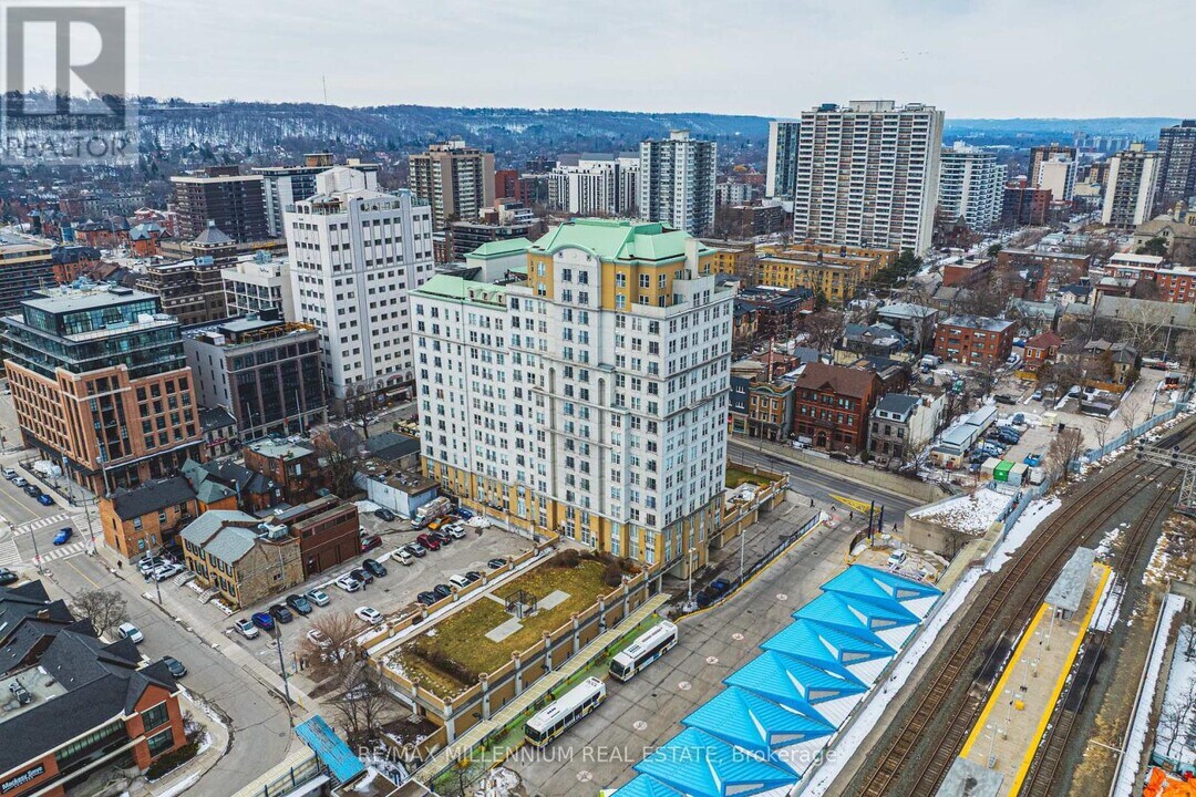 135 James St S in Hamilton, ON - Building Photo