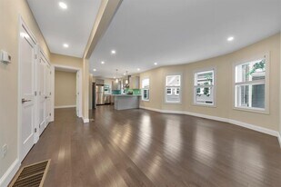 161 4th St, Unit 1 in Medford, MA - Building Photo