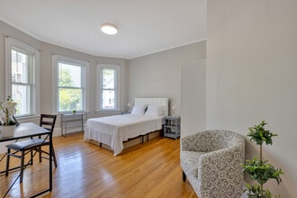 24 Bentley St, Unit 1 in Boston, MA - Building Photo - Building Photo