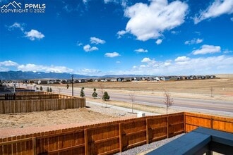 10832 Matta Dr, Unit Master room w bathroom in Colorado Springs, CO - Foto de edificio - Building Photo