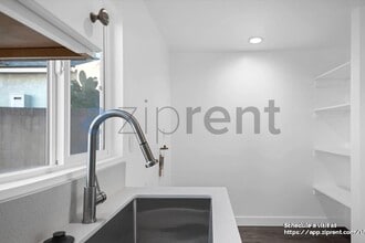 12313 Lakewood Blvd in Downey, CA - Building Photo - Building Photo