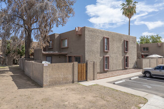 Hallcraft Villas West in Phoenix, AZ - Building Photo - Building Photo