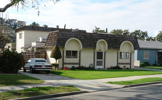 1344 E Windsor Rd in Glendale, CA - Building Photo - Building Photo