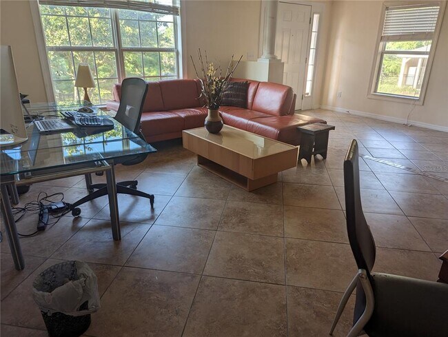 201 Maplebrook Dr in Altamonte Springs, FL - Foto de edificio - Building Photo