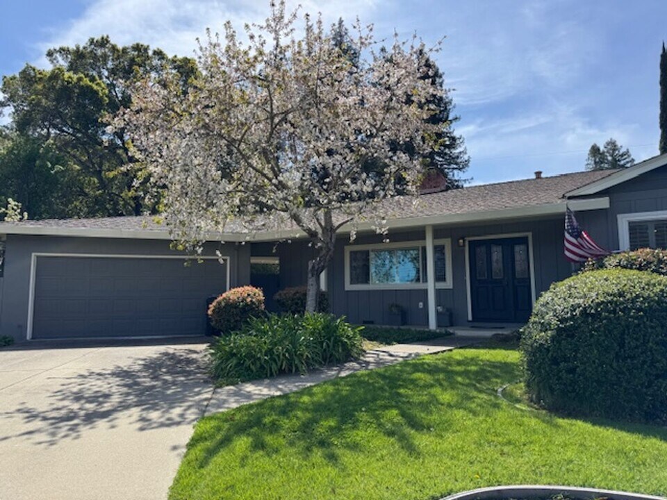 4059 Fiora Pl in Lafayette, CA - Building Photo
