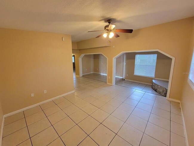 5305 Barnett Pl in Orlando, FL - Foto de edificio - Building Photo