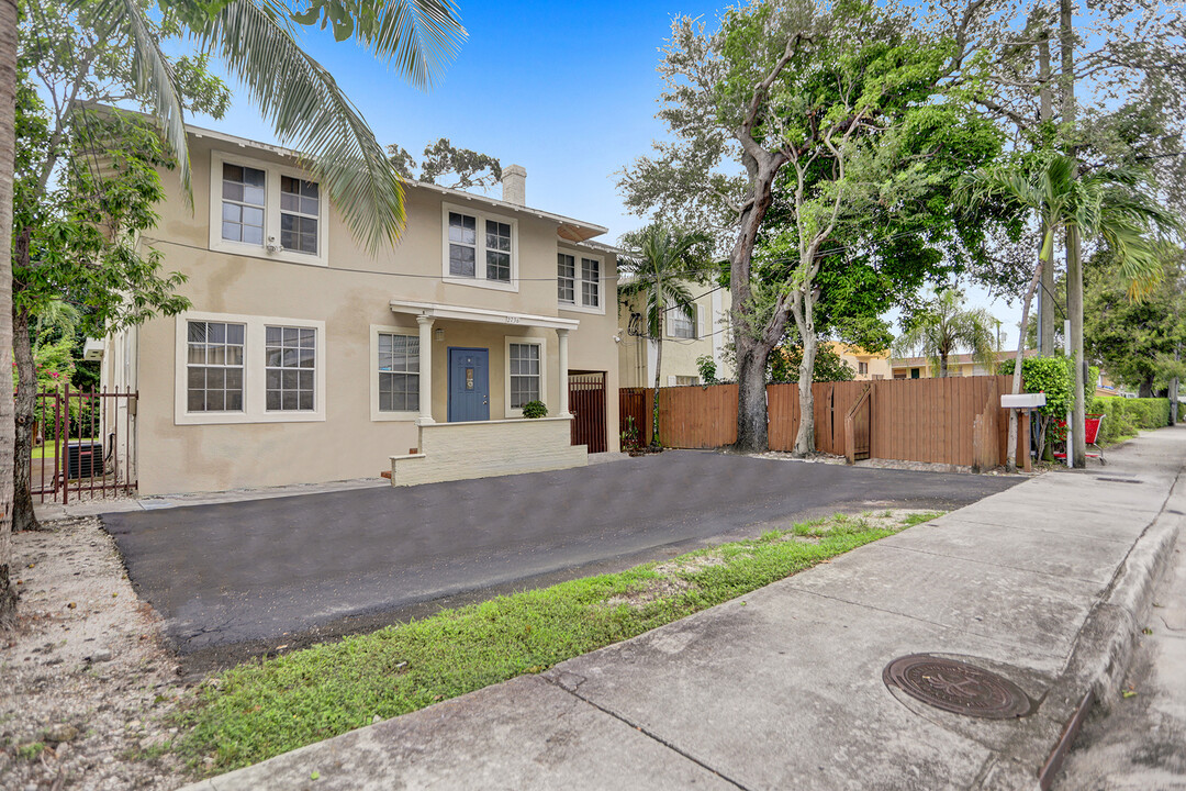 2736 SW 10th Ter in Miami, FL - Building Photo