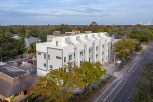 Six Point Row Townhomes in St. Petersburg, FL - Building Photo