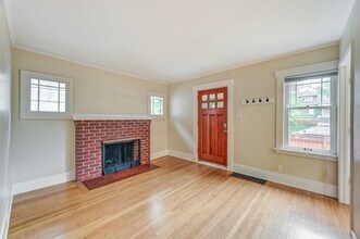 5245 11th Ave NE in Seattle, WA - Building Photo - Building Photo