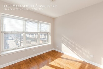 1744 E 69th St in Chicago, IL - Building Photo - Building Photo