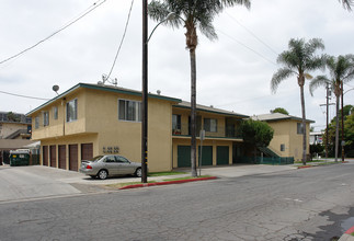 1027 N Parton St in Santa Ana, CA - Foto de edificio - Building Photo
