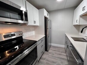 12 Ellery St, Unit 502 in Cambridge, MA - Building Photo - Building Photo
