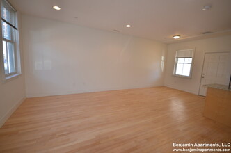 108 2nd St, Unit 2 in Cambridge, MA - Building Photo - Building Photo