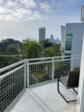 7728 Collins Ave, Unit 4 in Miami, FL - Foto de edificio - Building Photo