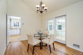 7 Susan Ct in White Plains, NY - Building Photo - Building Photo