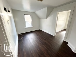 324 Willow St, Unit 3 in Waterbury, CT - Foto de edificio - Building Photo
