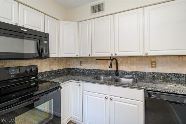 2102 Alamanda Dr