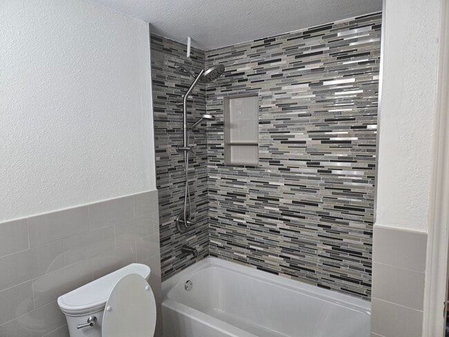 2207 S Braeswood Blvd, Unit 42D in Houston, TX - Building Photo - Building Photo