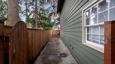 15270 SW Springdale Ct in Beaverton, OR - Building Photo - Building Photo