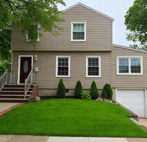 31 Flower Rd in Valley Stream, NY - Building Photo