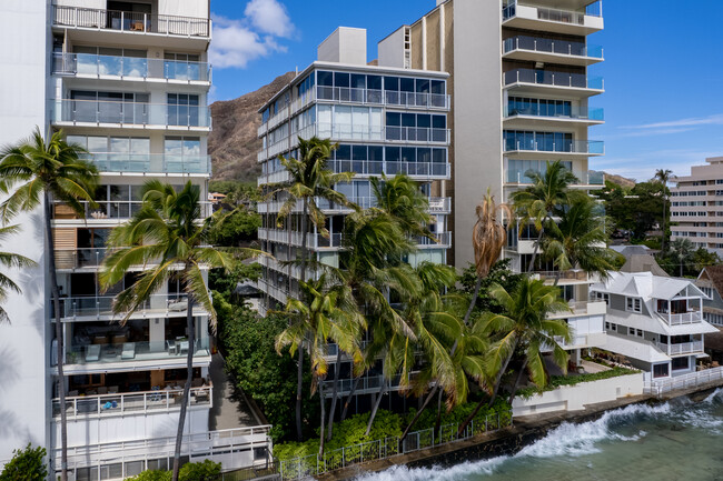 Oceanside Manor in Honolulu, HI - Building Photo - Building Photo