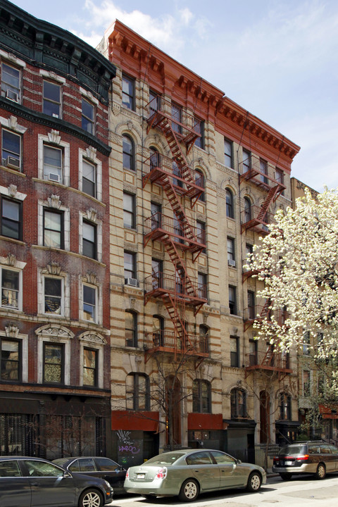 206 E Seventh St in New York, NY - Foto de edificio