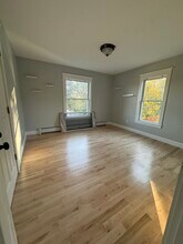 63 Merrimack St, Unit B in Concord, NH - Foto de edificio - Building Photo