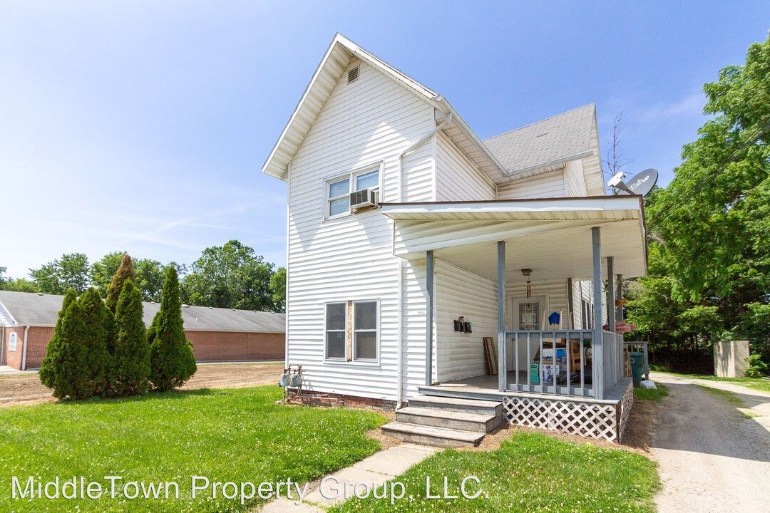 906 W Main St in Muncie, IN - Building Photo