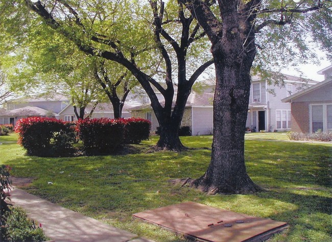 Bayshore Park Apartments in Pasadena, TX - Building Photo - Building Photo